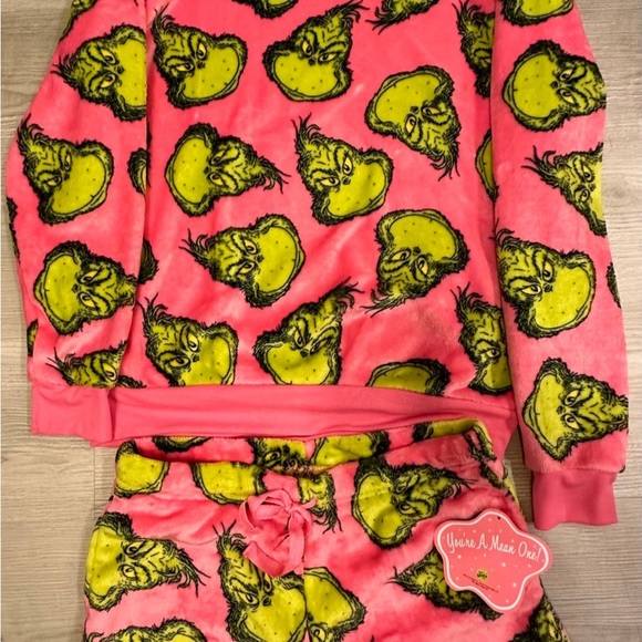 COPY - The Grinch Pink(mas) Women Pink Fleece PJ Set Medium (M) - Picture 3 of 4